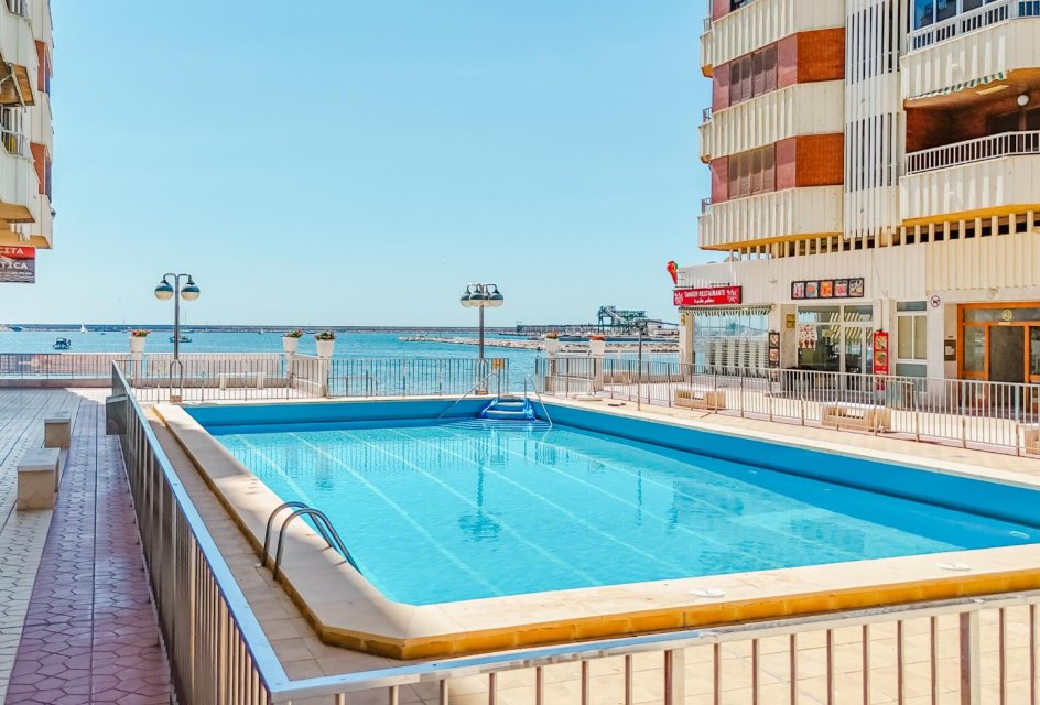 Resale - Apartamento -
Torrevieja - Playa del Acequión