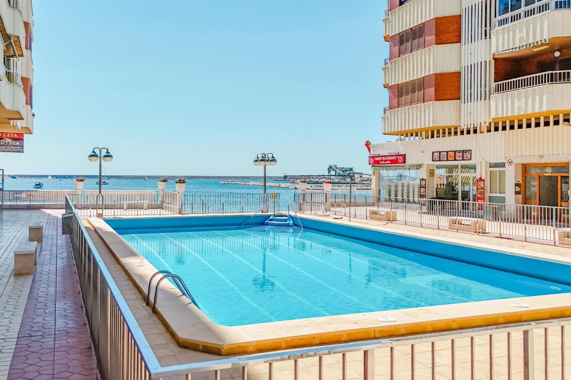Resale - Apartamento -
Torrevieja - Playa del Acequión