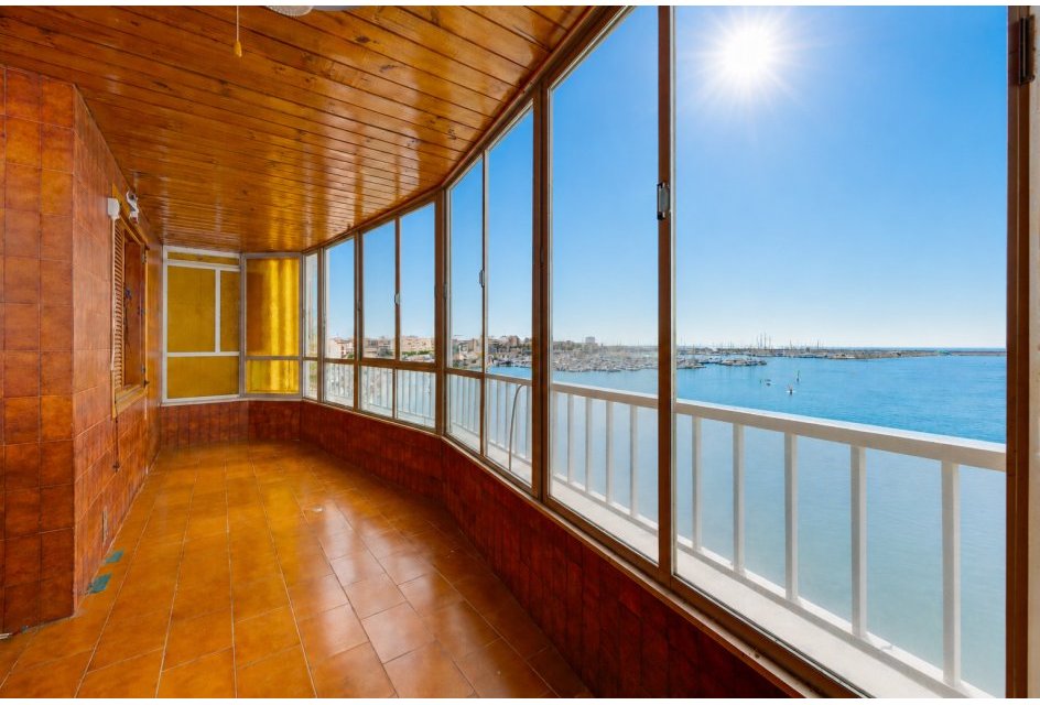 Resale - Apartamento -
Torrevieja - Playa del Acequión