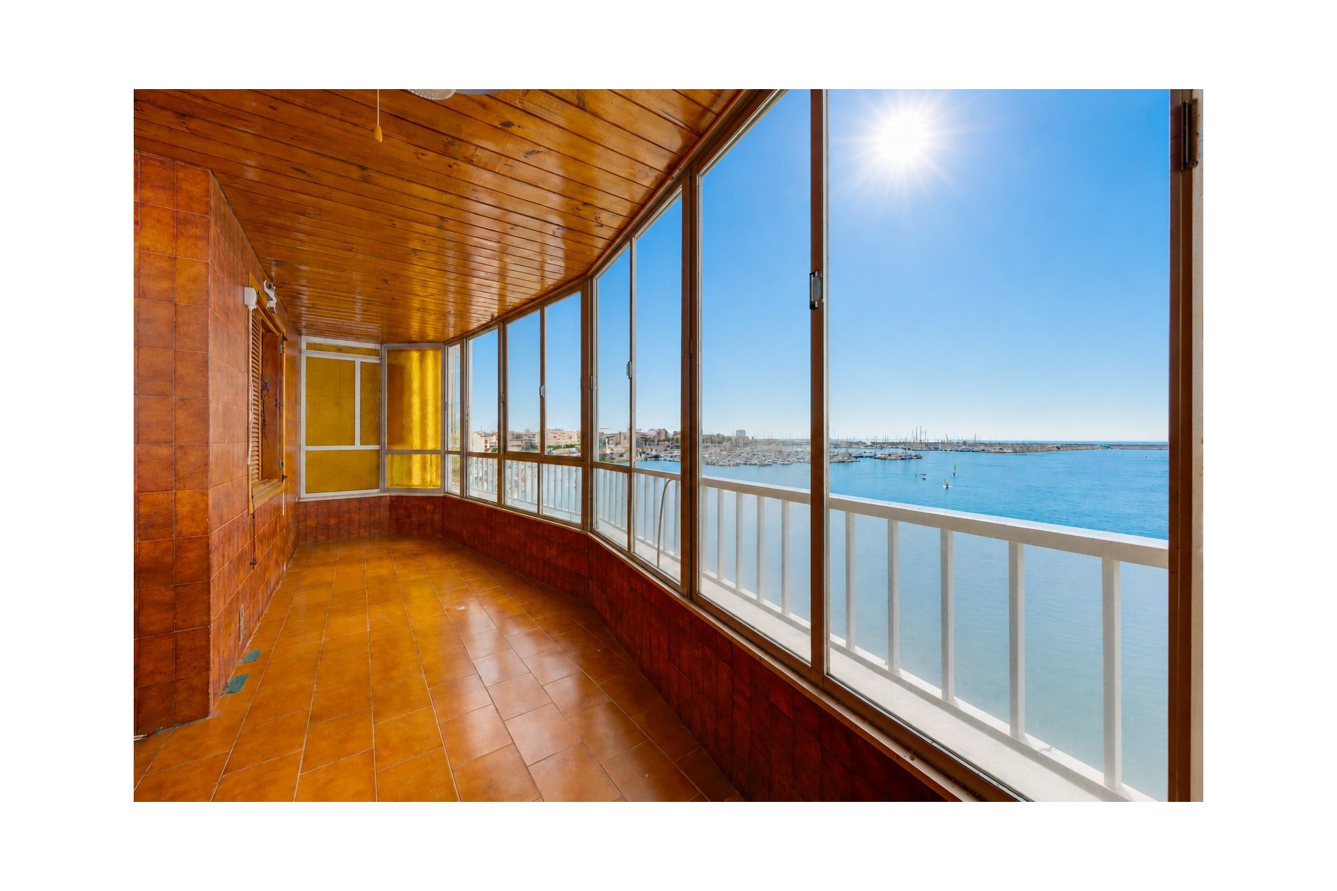 Resale - Apartamento -
Torrevieja - Playa del Acequión