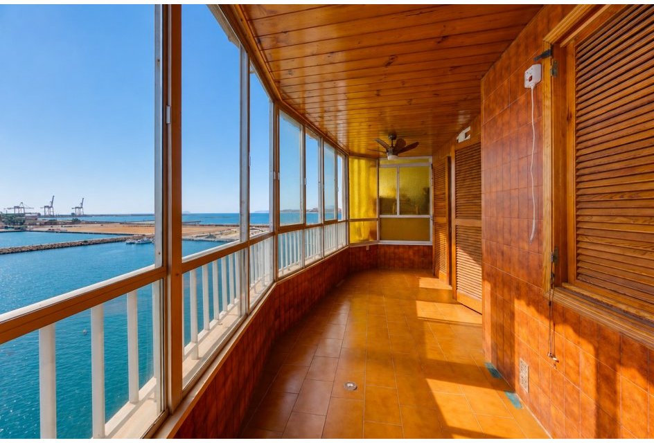 Resale - Apartamento -
Torrevieja - Playa del Acequión