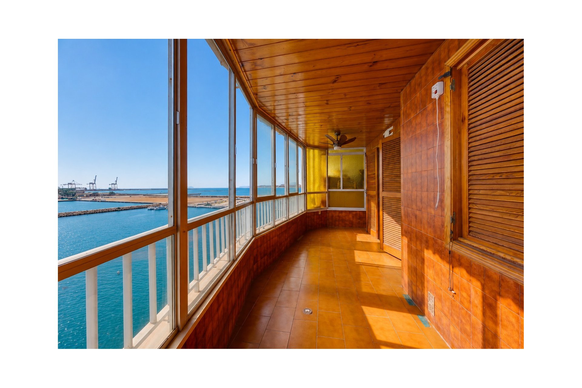 Resale - Apartamento -
Torrevieja - Playa del Acequión