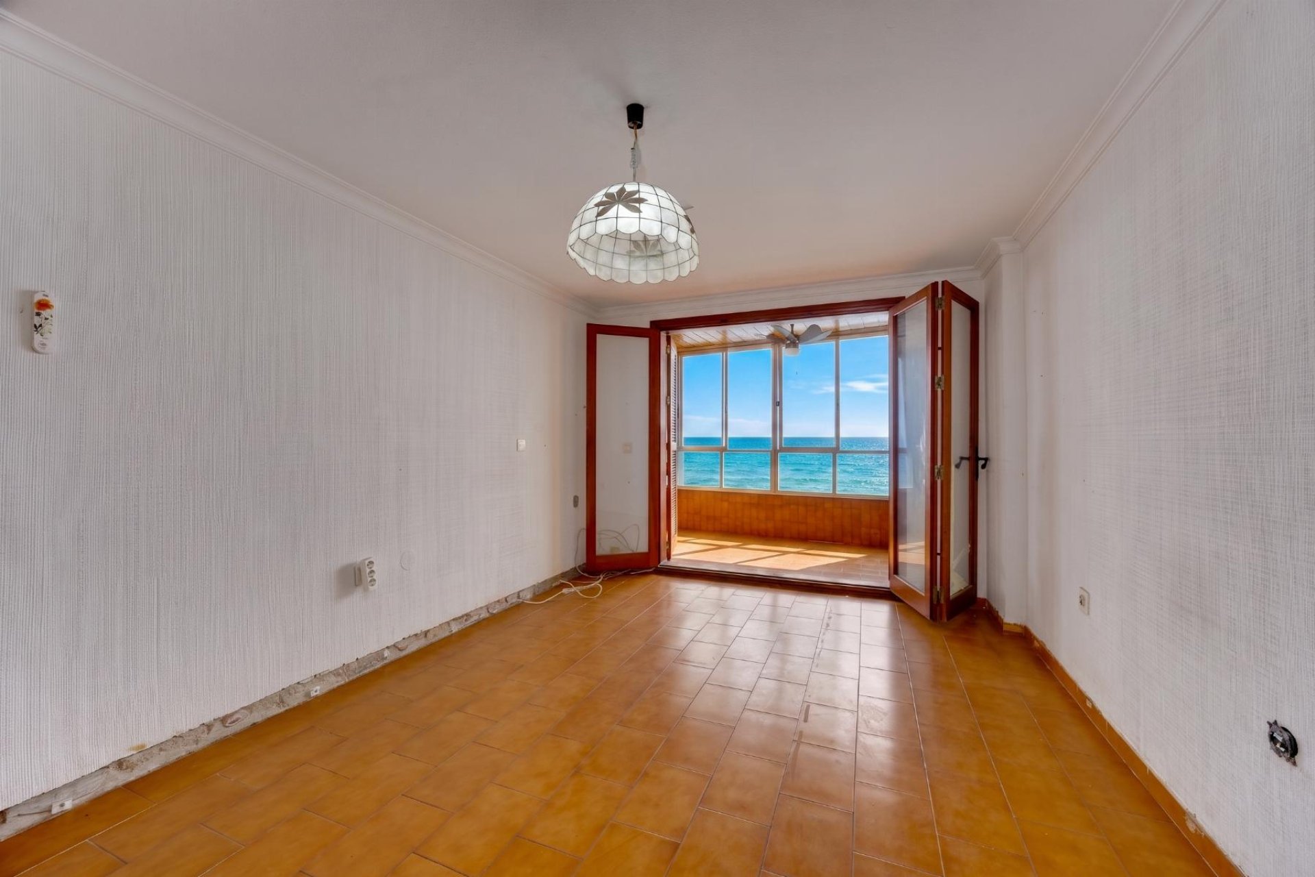 Resale - Apartamento -
Torrevieja - Playa del Acequión