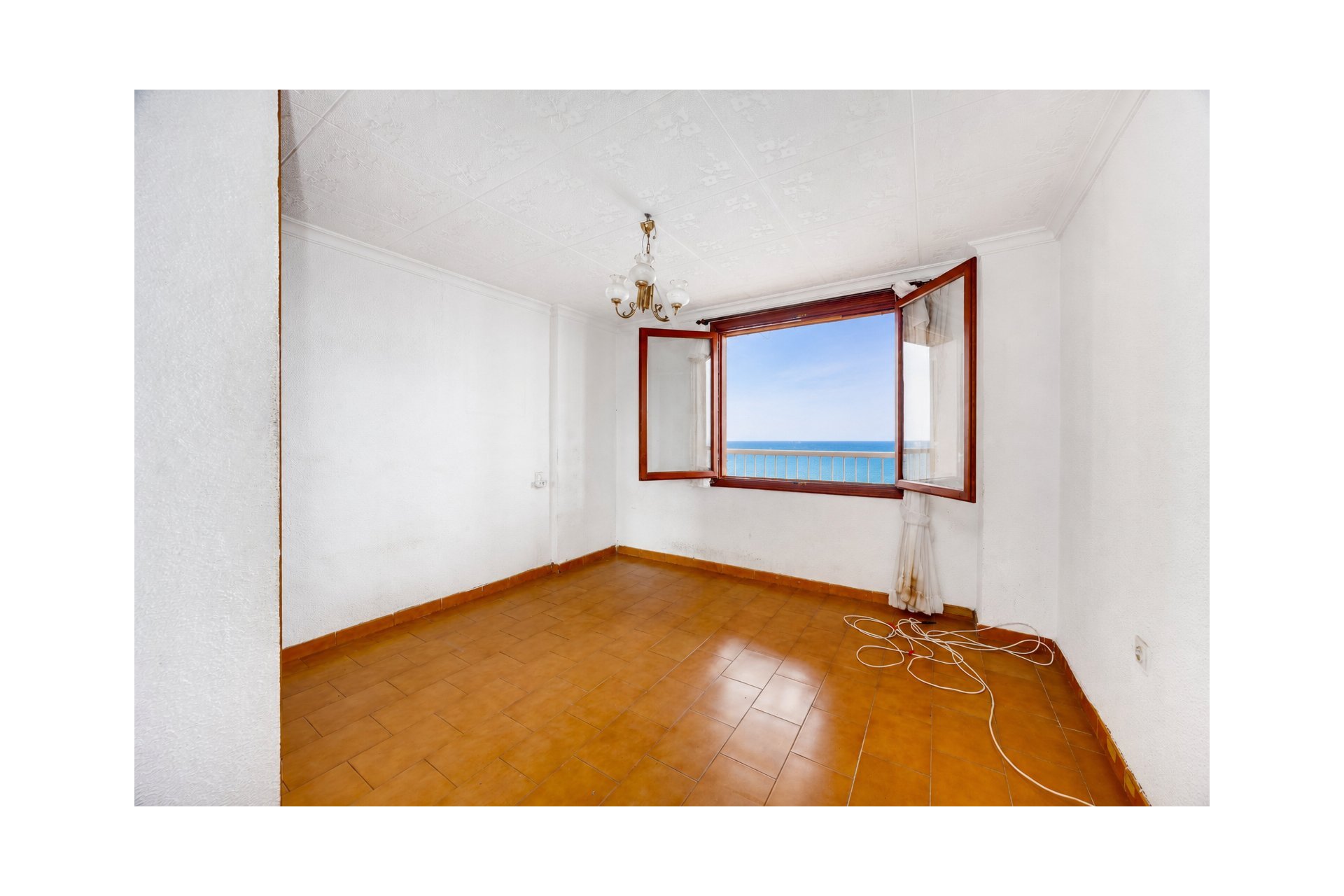 Resale - Apartamento -
Torrevieja - Playa del Acequión