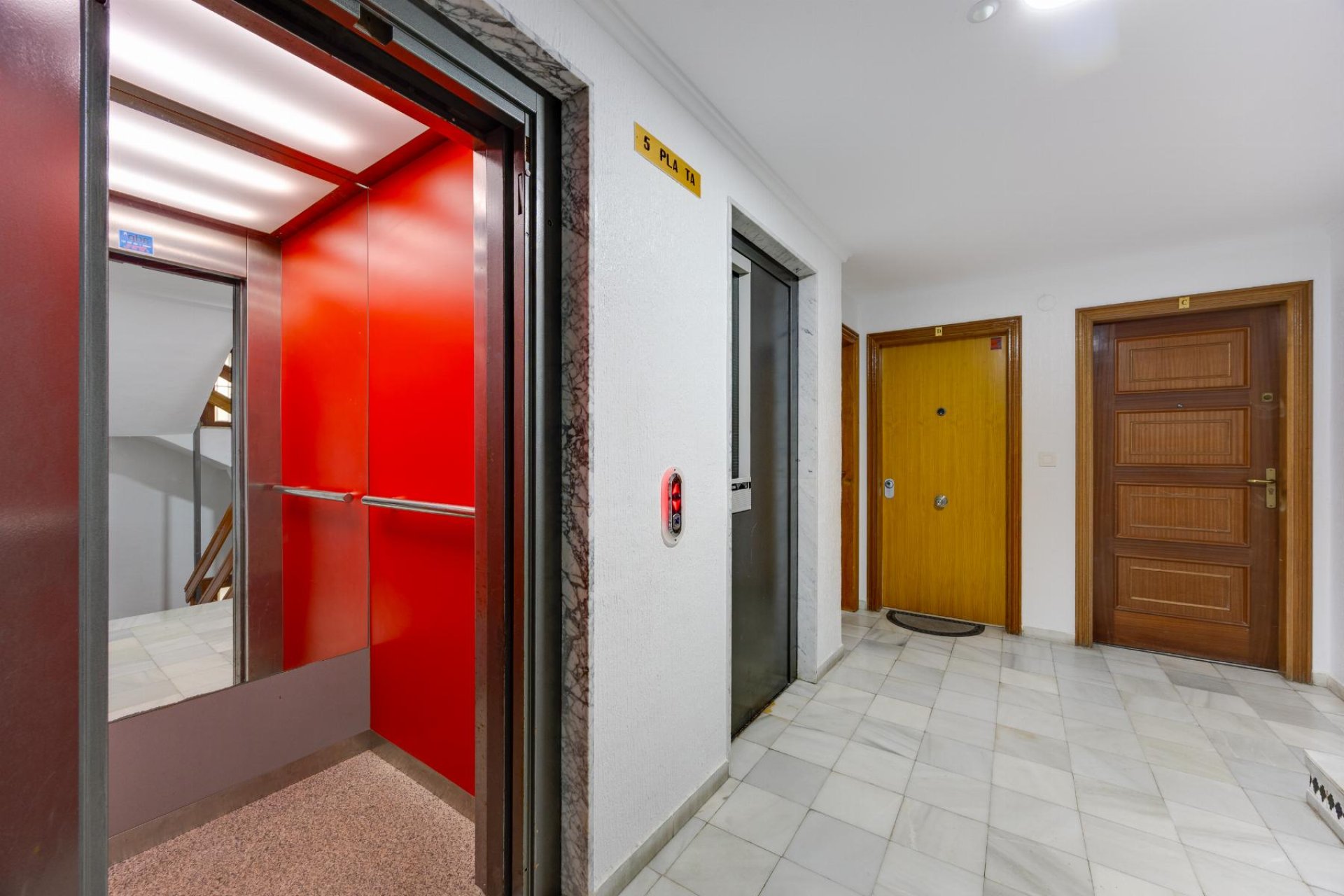 Resale - Apartamento -
Torrevieja - Playa del Acequión
