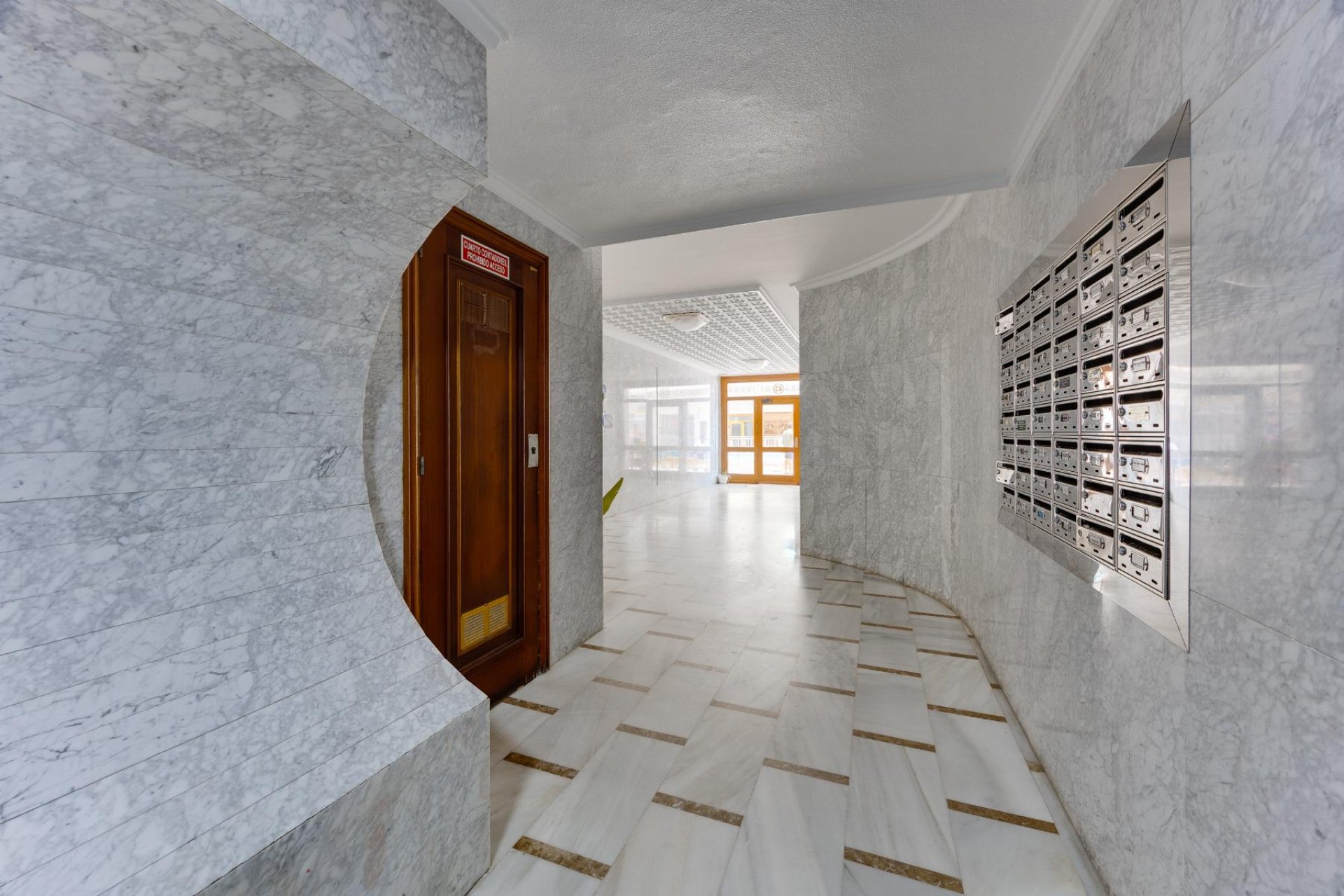 Resale - Apartamento -
Torrevieja - Playa del Acequión
