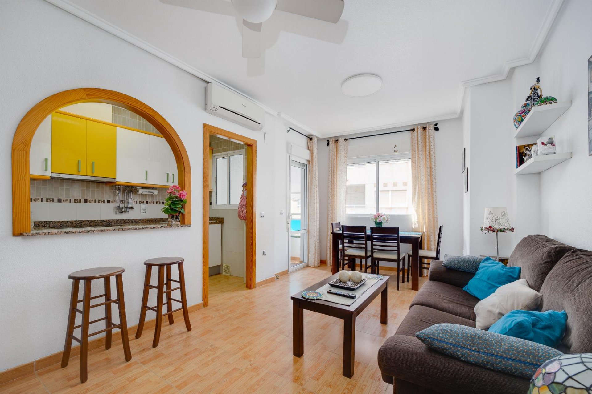 Resale - Apartamento -
Torrevieja - Playa del Acequión