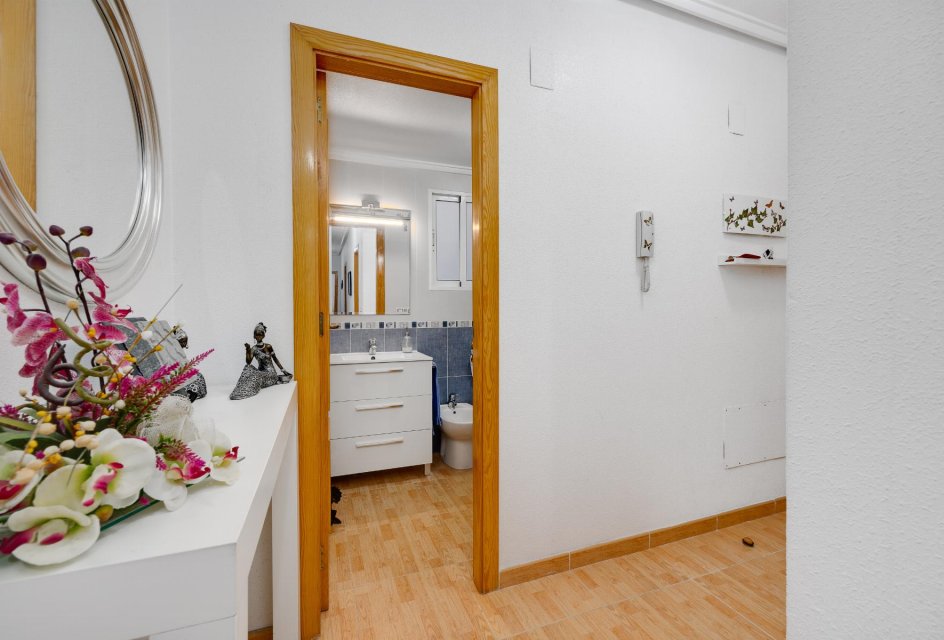 Resale - Apartamento -
Torrevieja - Playa del Acequión