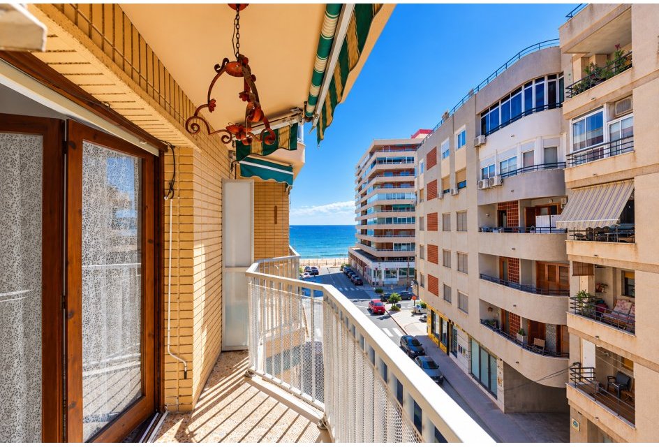 Resale - Apartamento -
Torrevieja - Playa del Acequión