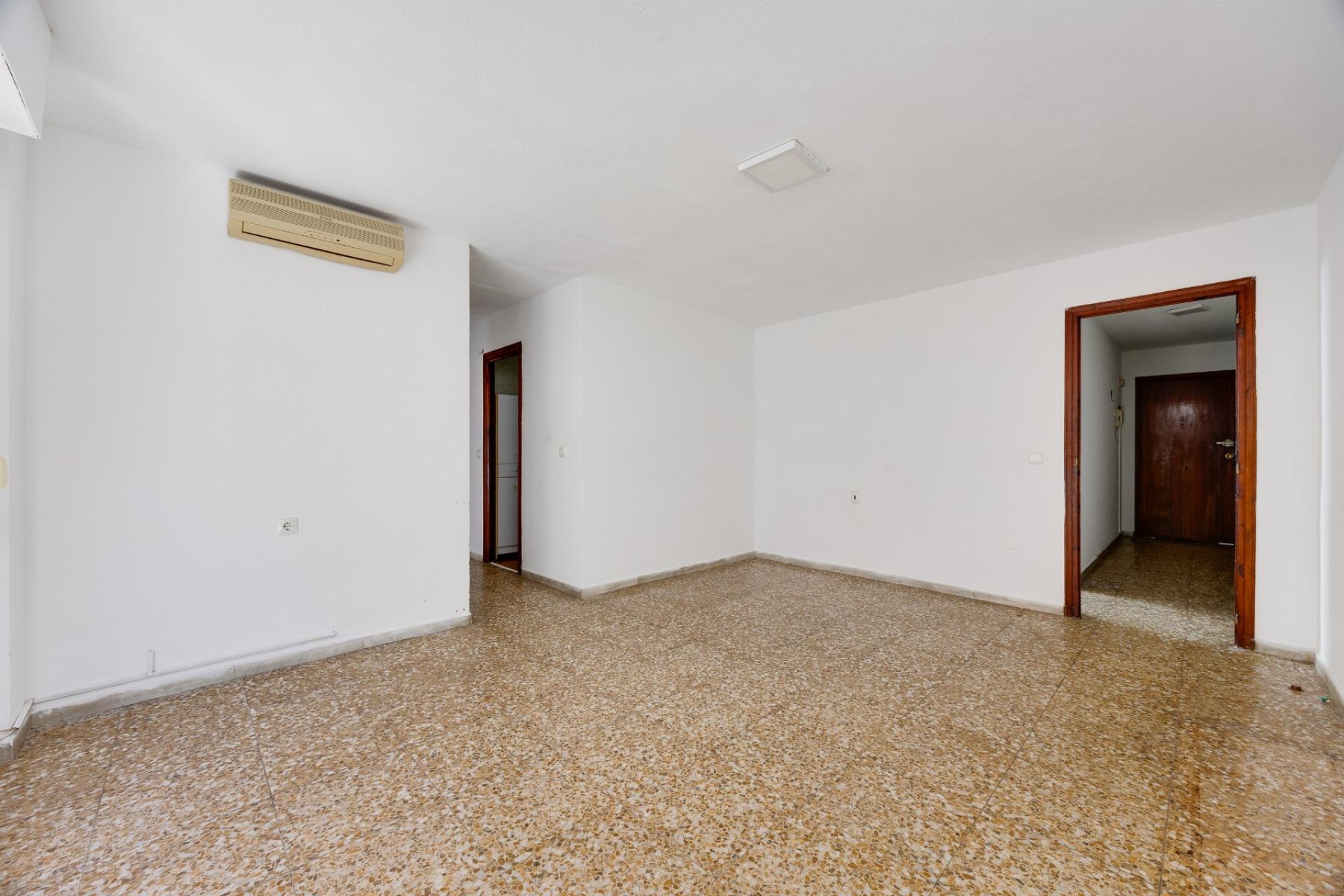 Resale - Apartamento -
Torrevieja - Playa del Acequión