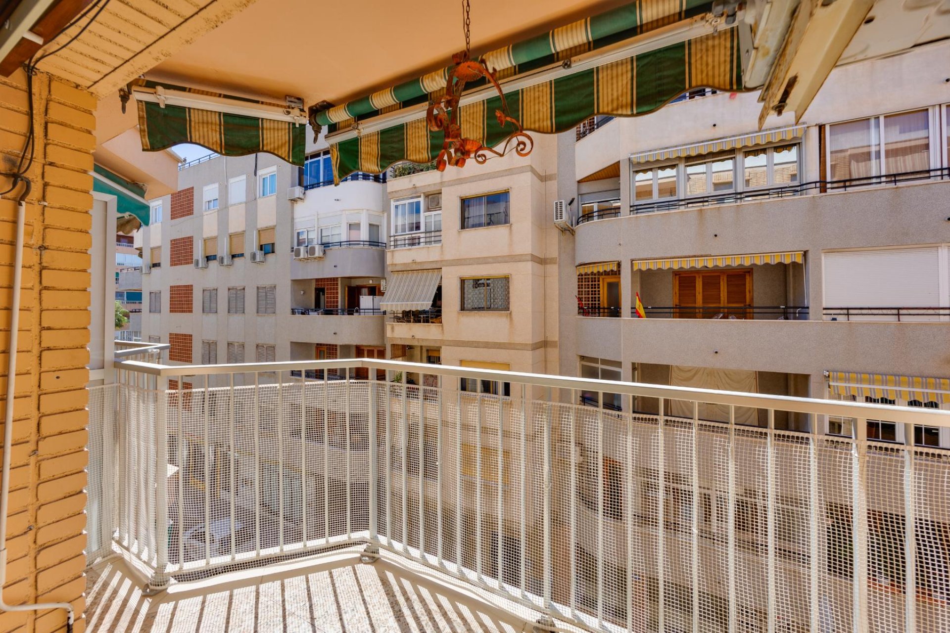 Resale - Apartamento -
Torrevieja - Playa del Acequión