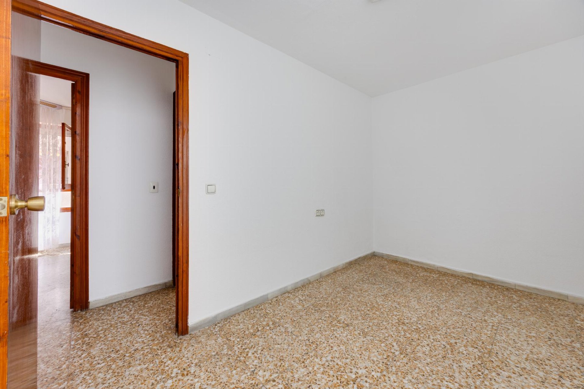 Resale - Apartamento -
Torrevieja - Playa del Acequión