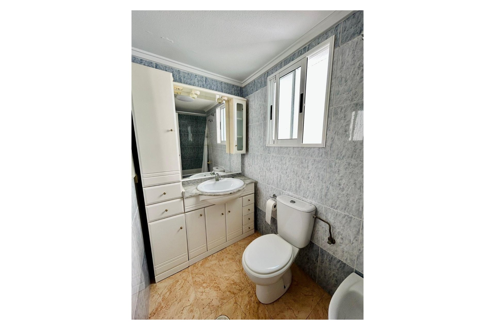 Resale - - APARTMENT -
Torrevieja Centro - Torrevieja