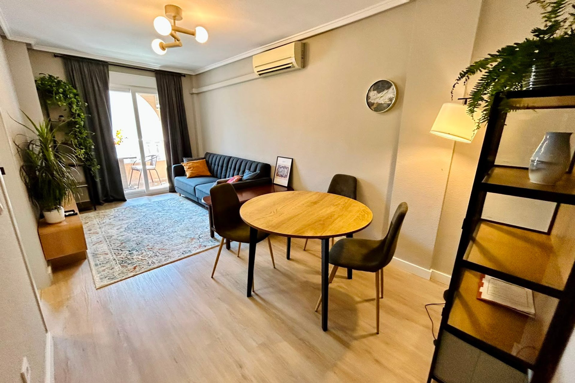 Resale - - APARTMENT -
Torrevieja Centro - Torrevieja