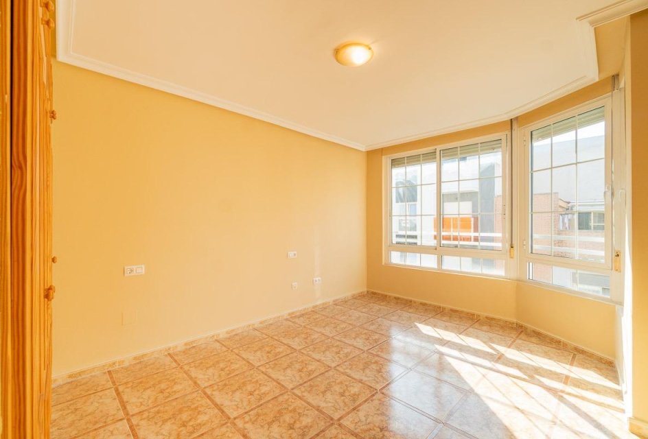 Resale - Apartment -
Torrevieja - Centro