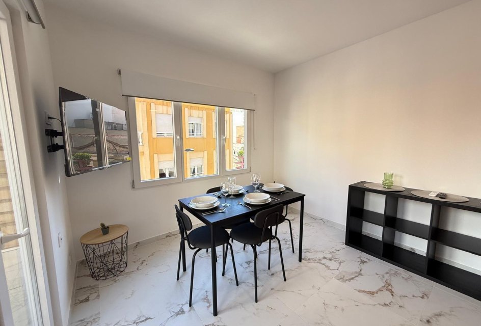 Resale - Apartment -
Torrevieja - Centro