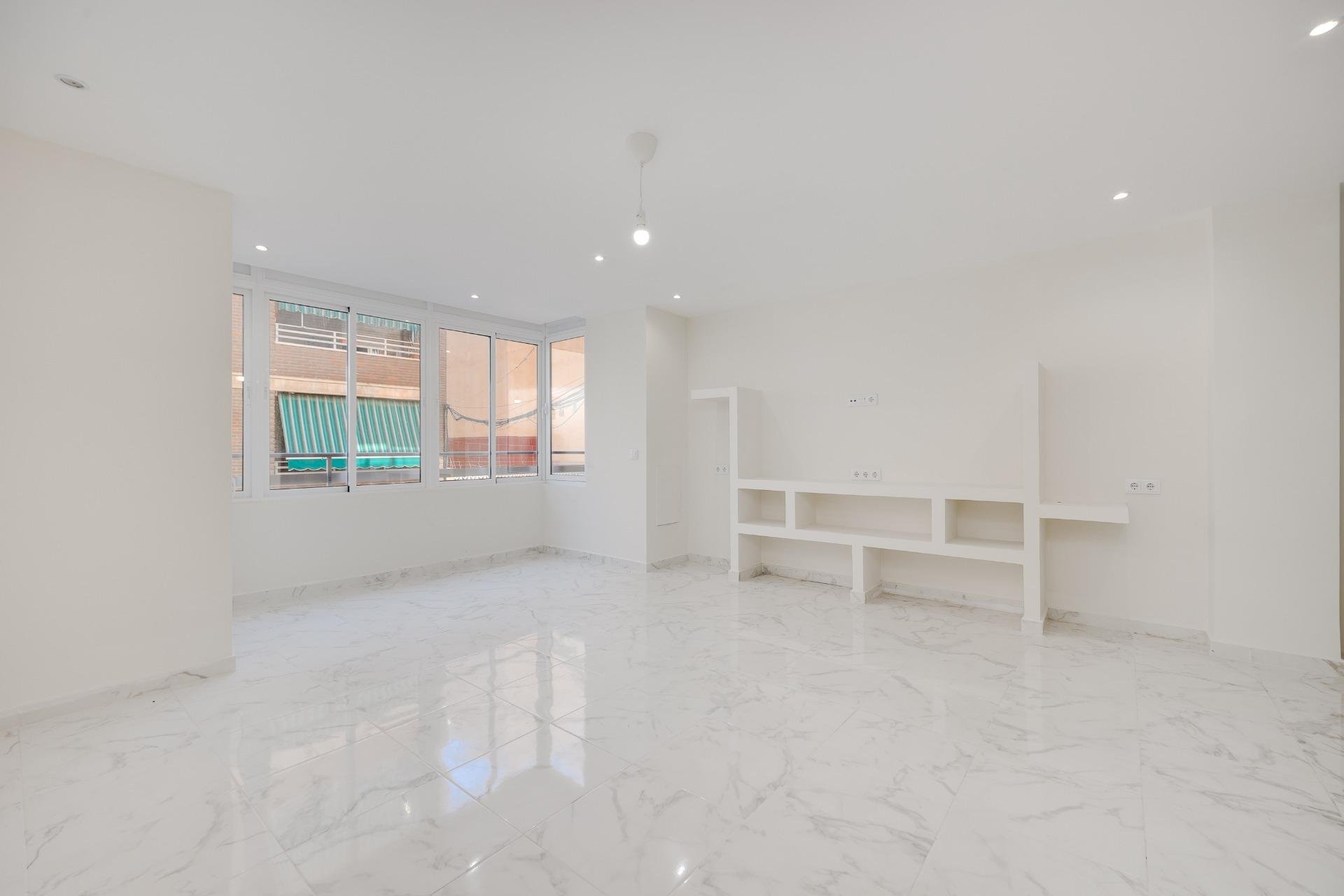 Resale - Apartment -
Torrevieja - Centro