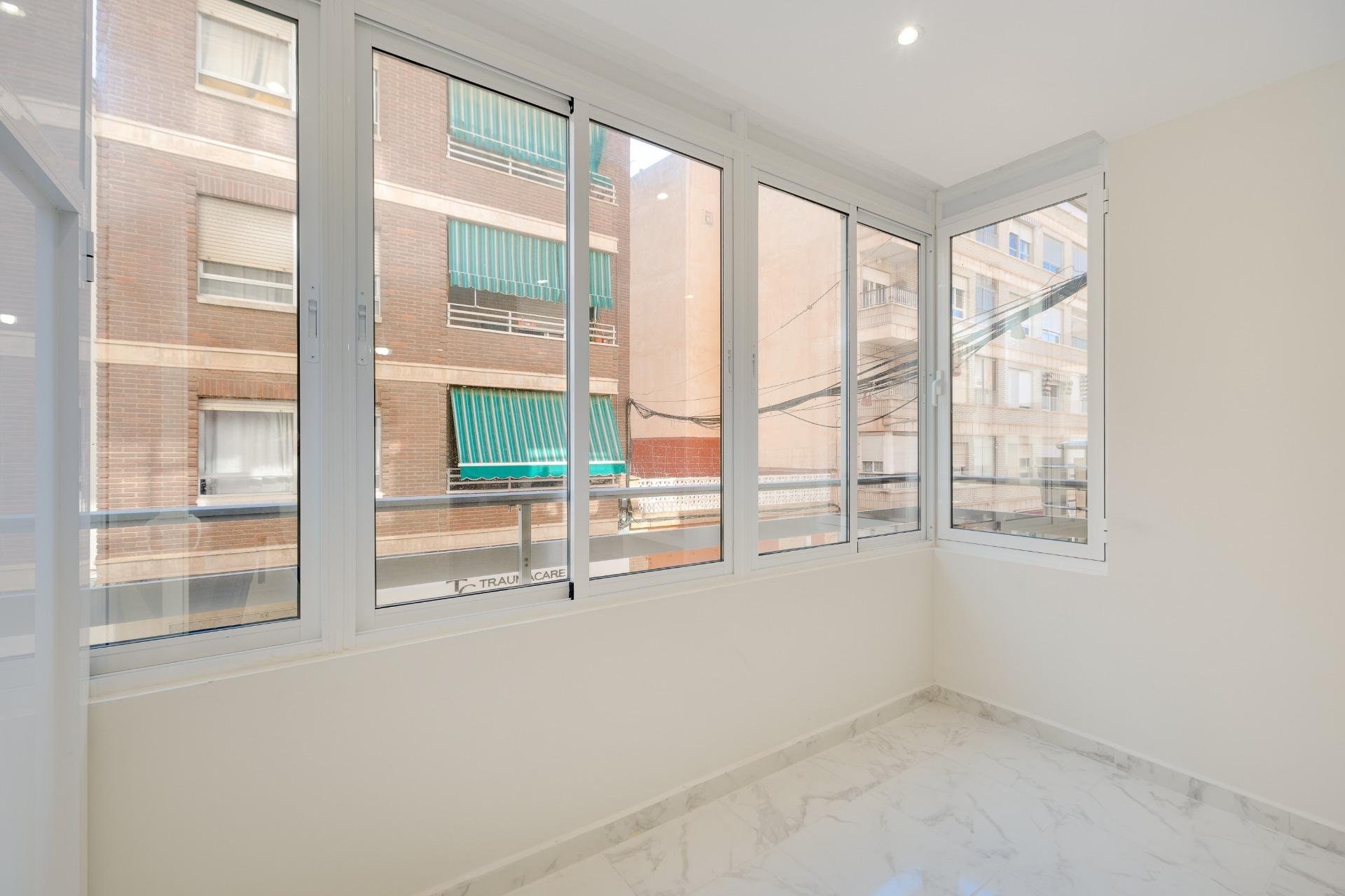 Resale - Apartment -
Torrevieja - Centro
