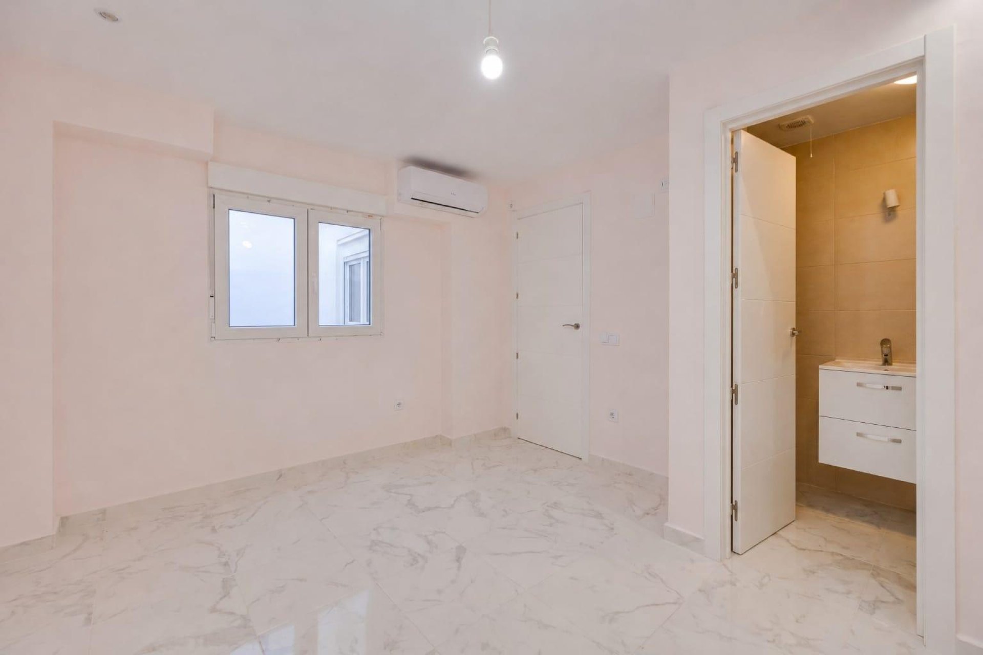 Resale - Apartment -
Torrevieja - Centro