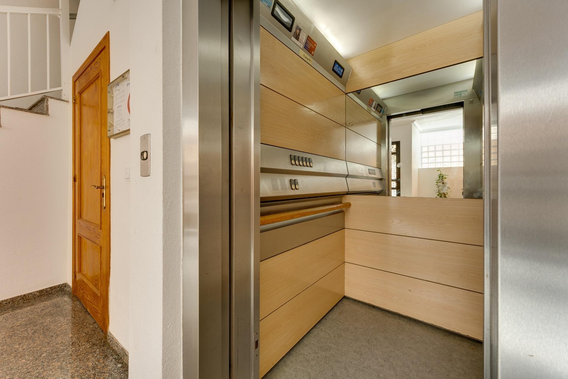 Resale - Apartment -
Torrevieja - Centro