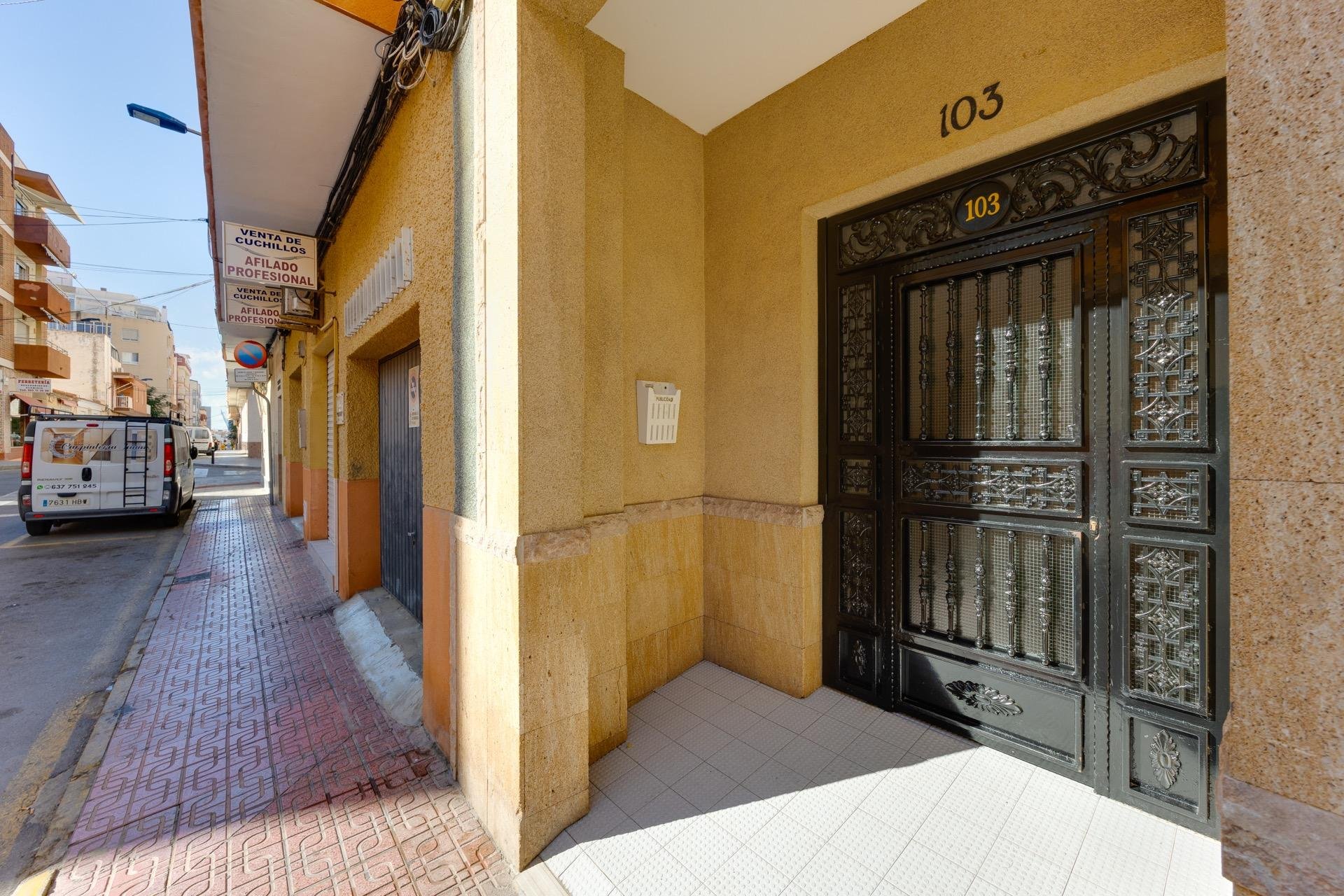 Resale - Apartment -
Torrevieja - Centro