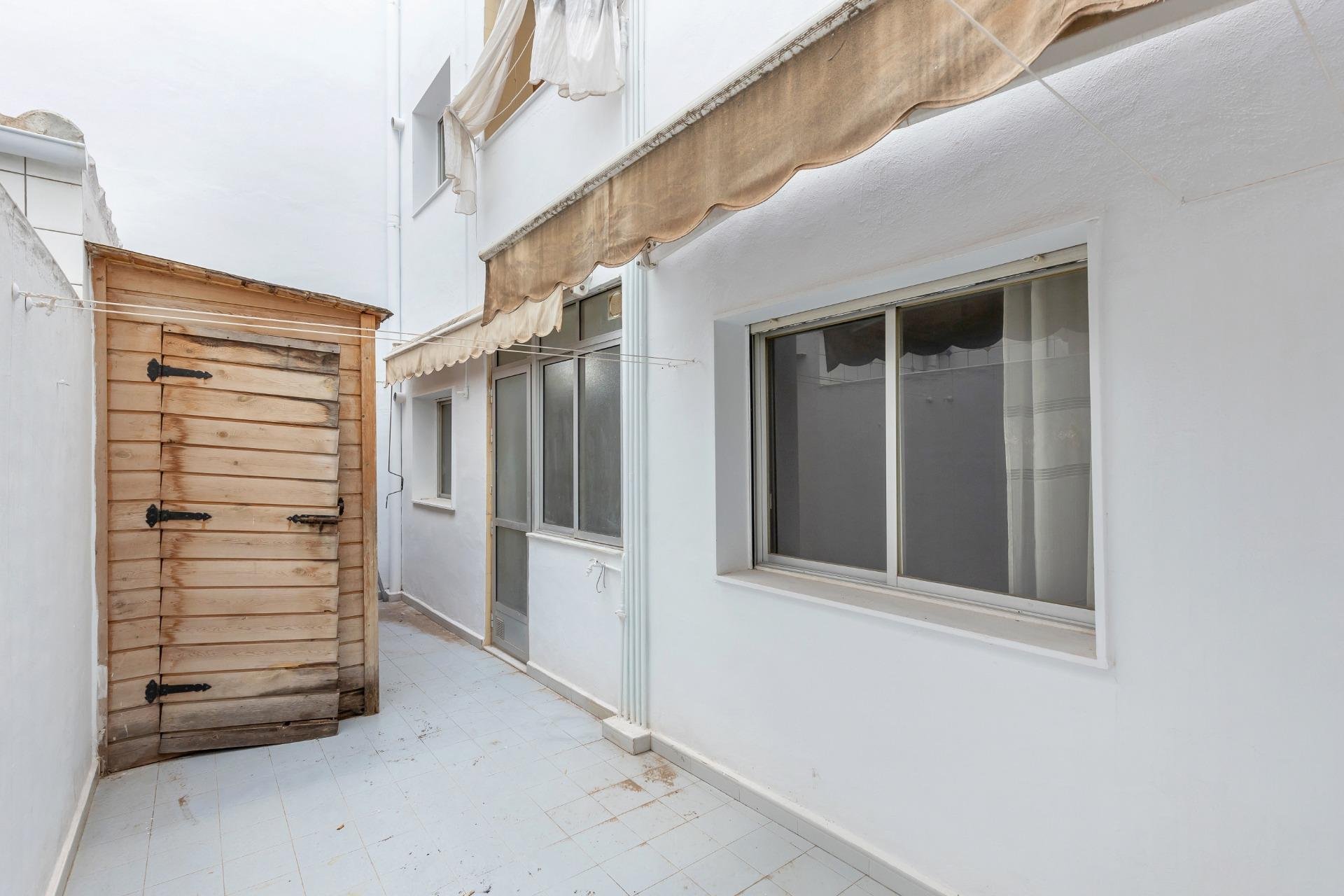 Resale - Apartment -
Torrevieja - Estacion de autobuses