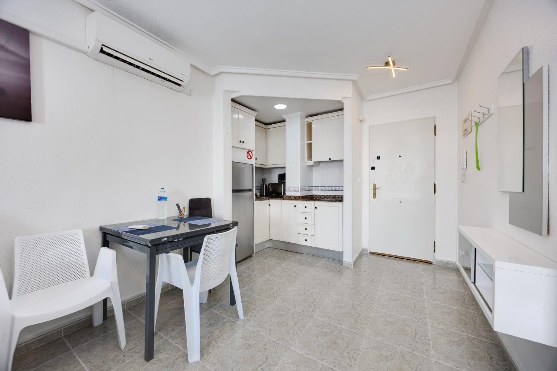 Resale - Apartment -
Torrevieja - Playa de los Locos