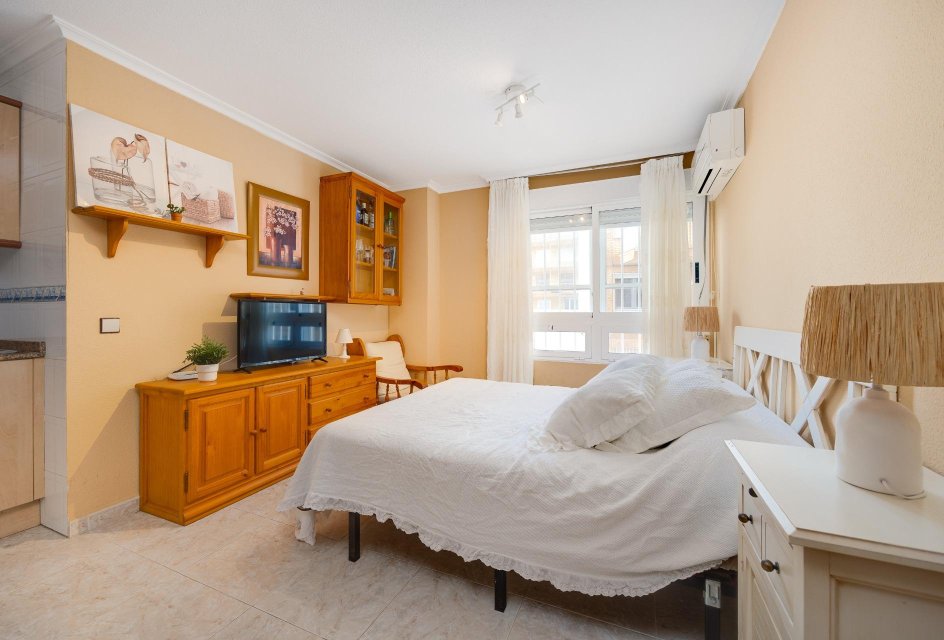 Resale - Apartment -
Torrevieja - Playa de los Naufragos