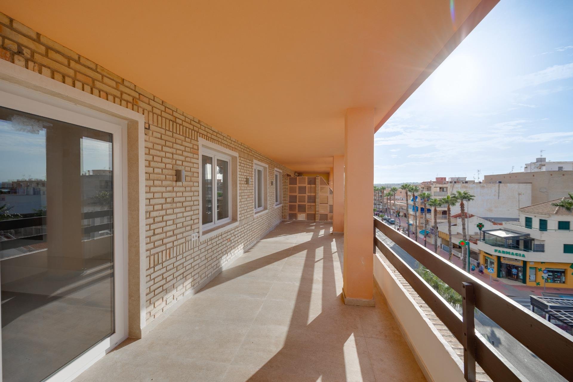 Resale - Apartment -
Torrevieja - Playa de los Naufragos