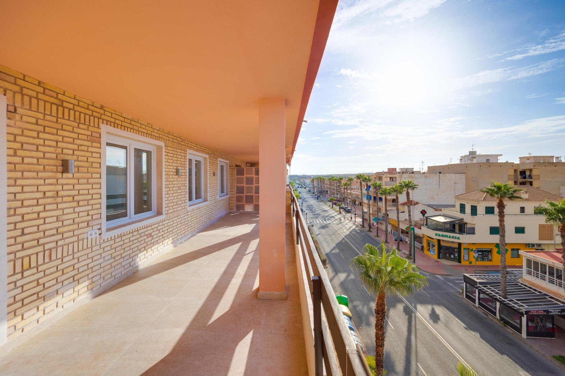 Resale - Apartment -
Torrevieja - Playa de los Naufragos