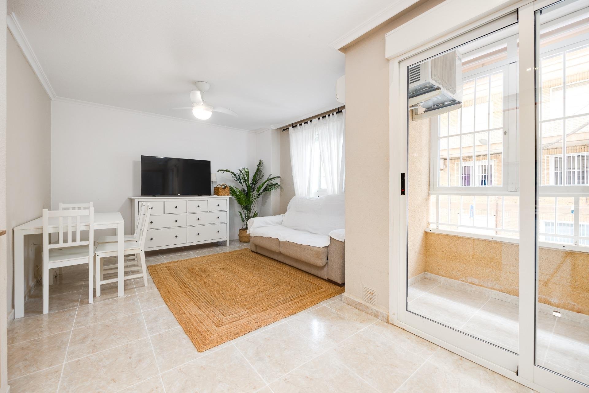 Resale - Apartment -
Torrevieja - Playa de los Naufragos