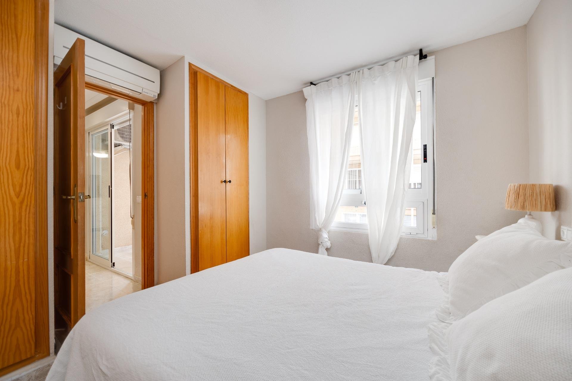 Resale - Apartment -
Torrevieja - Playa de los Naufragos