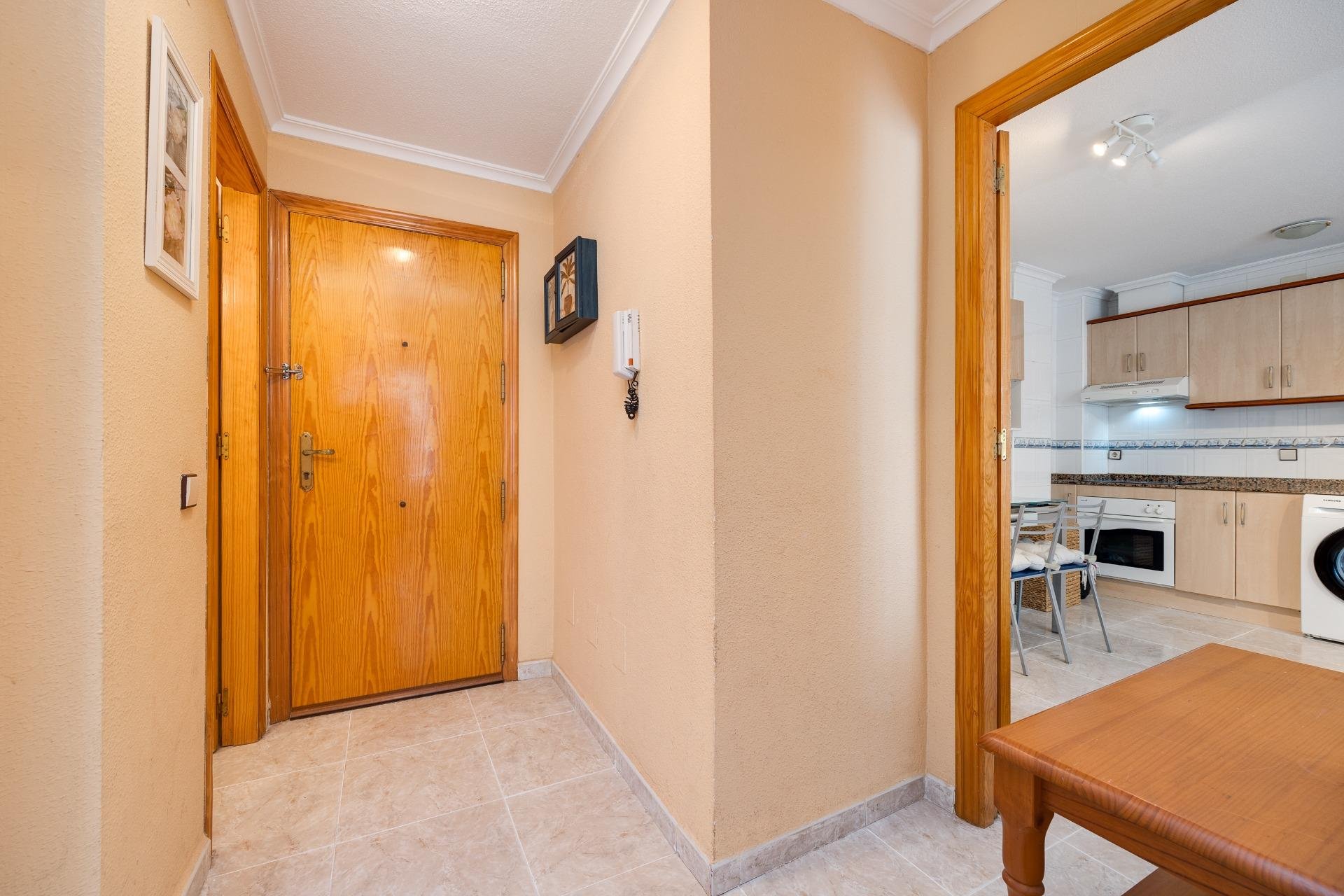 Resale - Apartment -
Torrevieja - Playa de los Naufragos