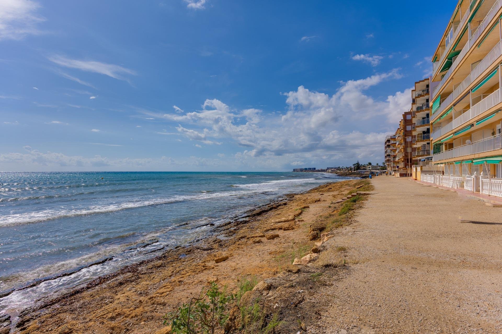 Resale - Apartment -
Torrevieja - Playa de los Naufragos