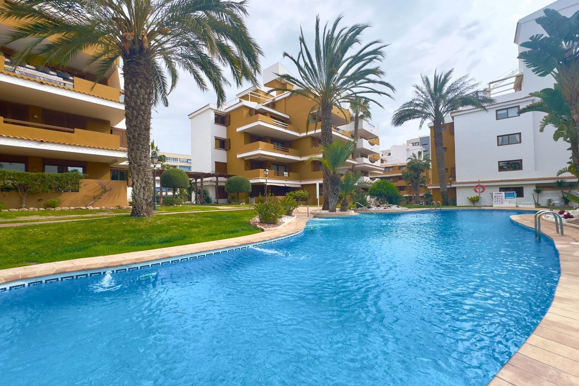Resale - Apartment -
Torrevieja - Punta Prima