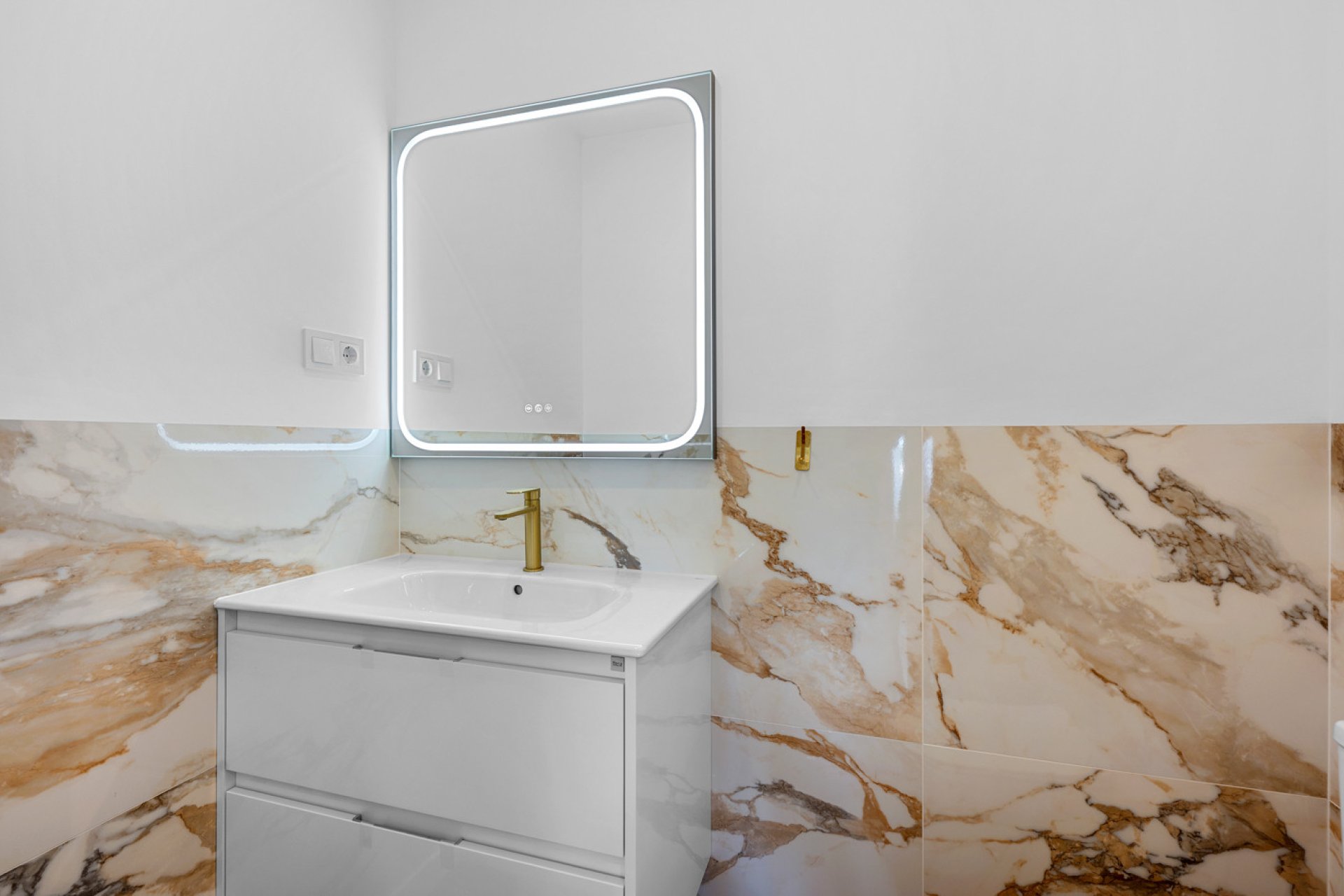 Resale - - APARTMENT -
Torrevieja - Punta prima