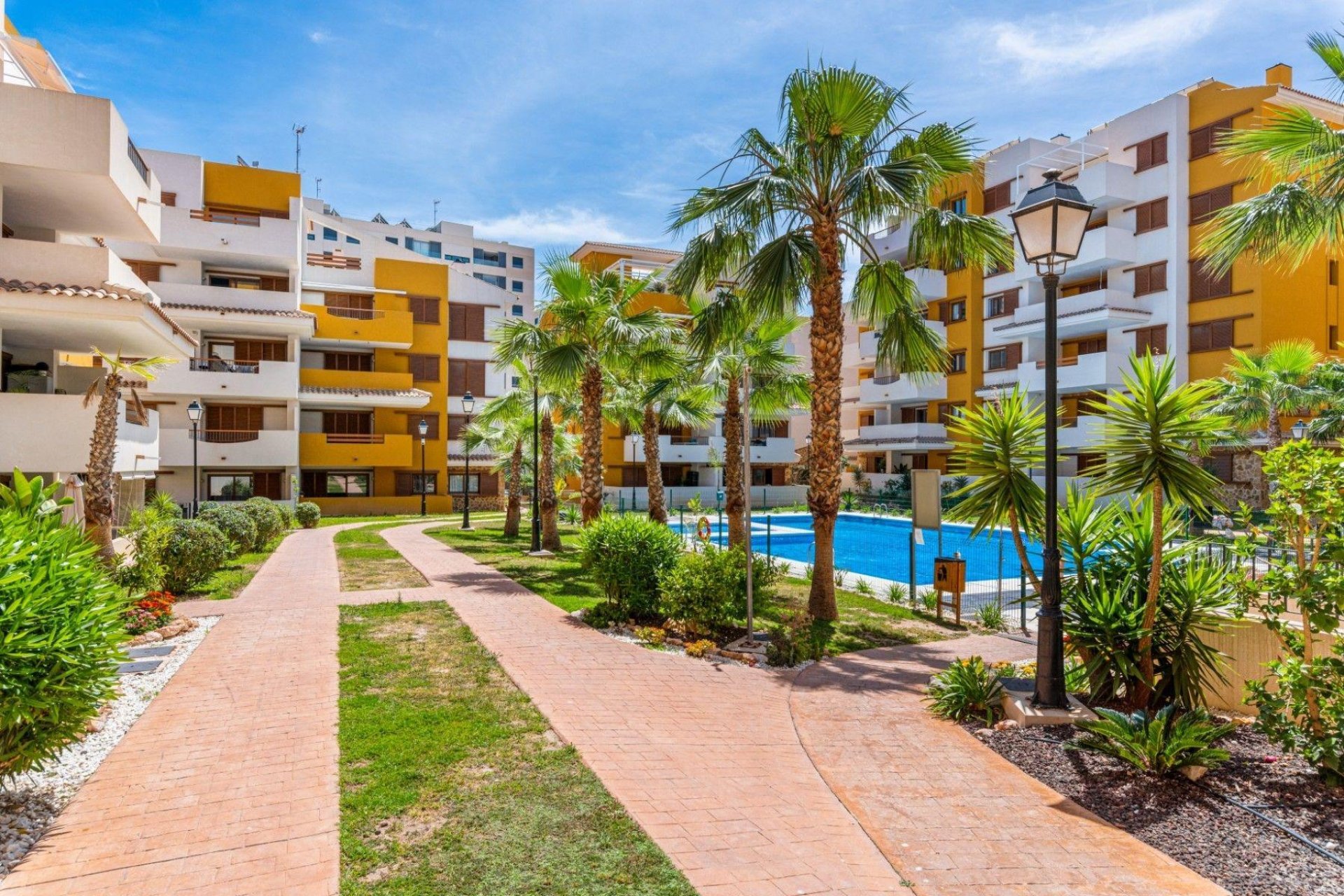 Resale - Apartment -
Torrevieja - Punta prima