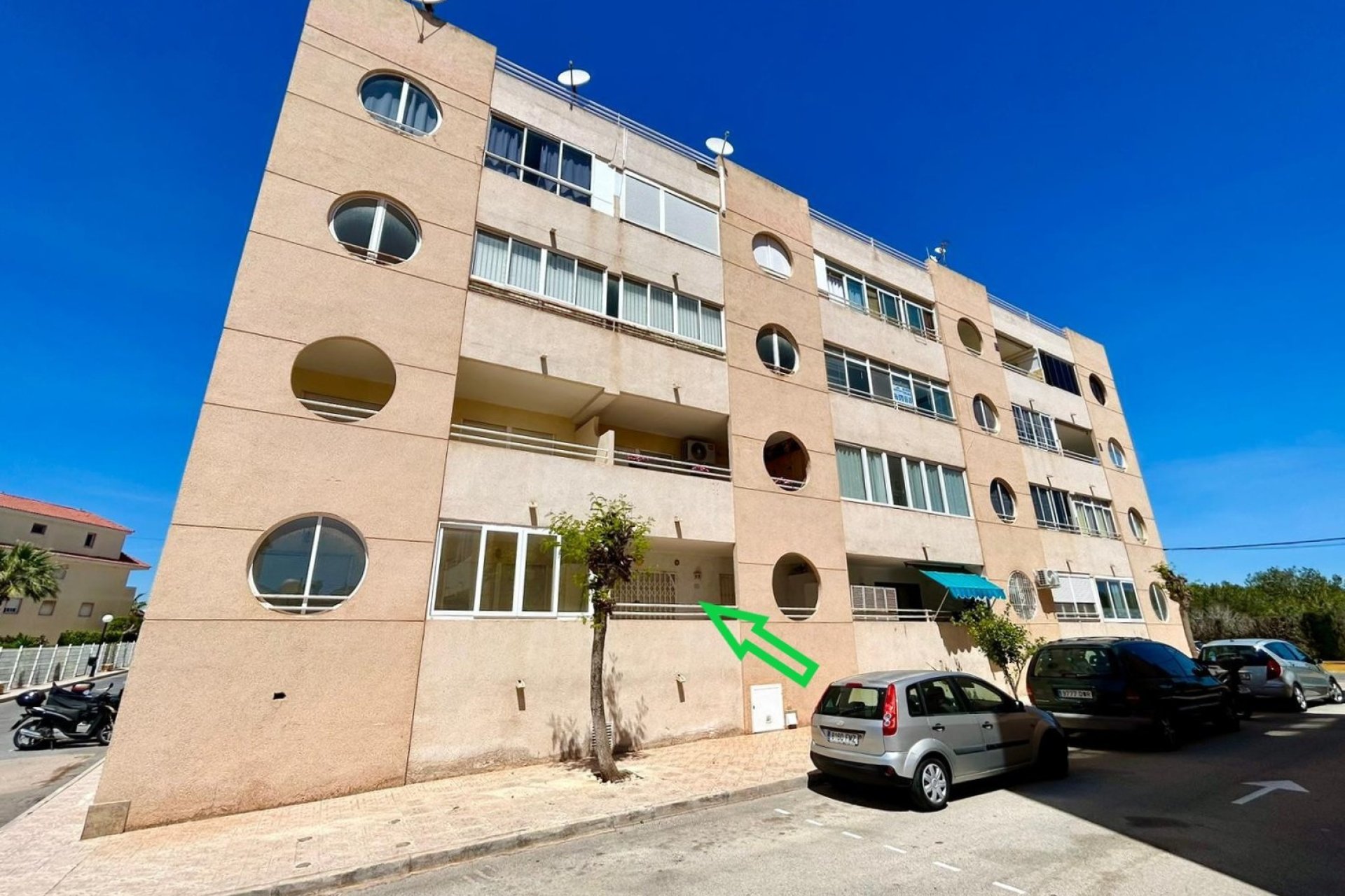 Resale - - APARTMENT -
Torrevieja - Urbanización San Luis