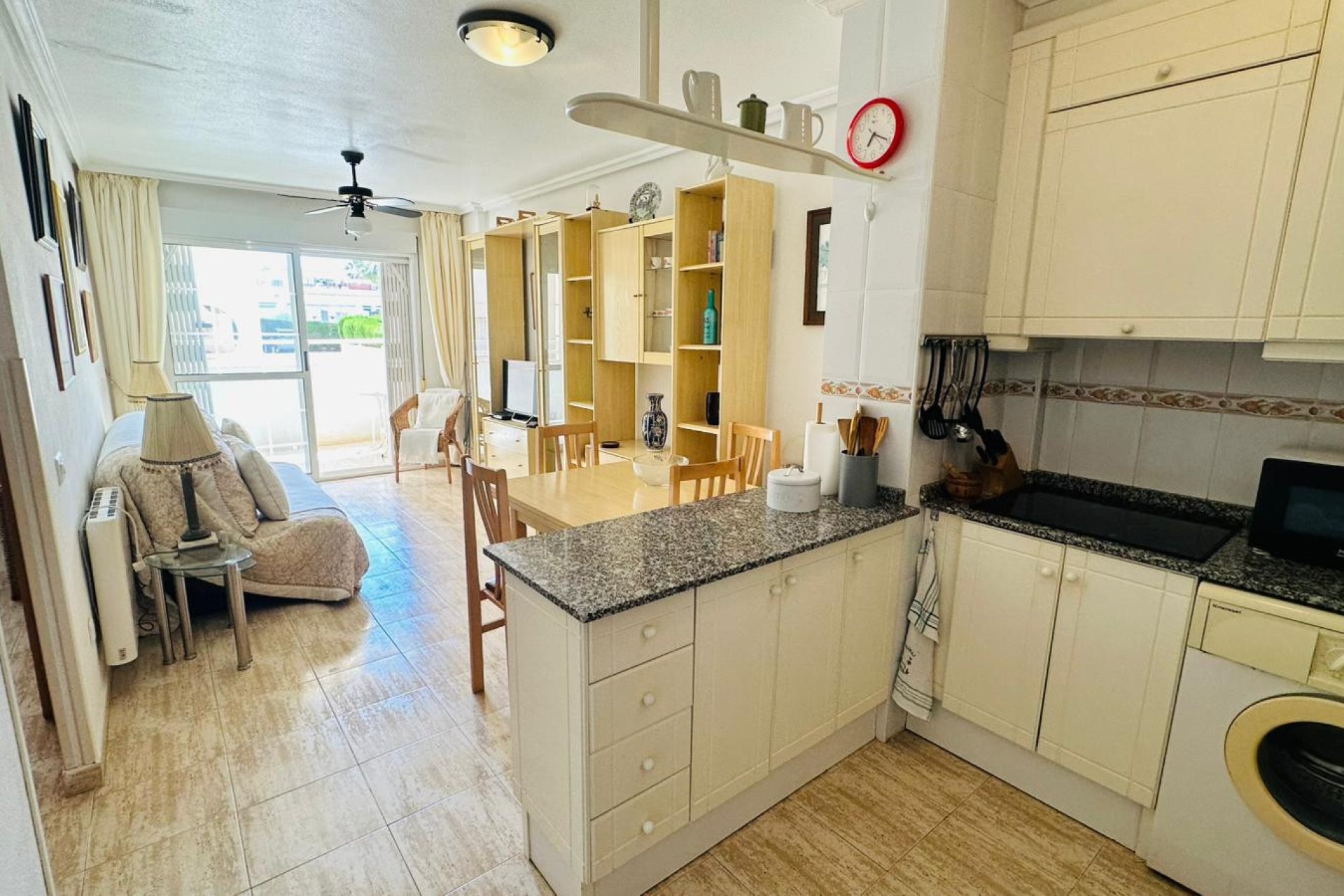 Resale - - APARTMENT -
Torrevieja - Urbanización San Luis