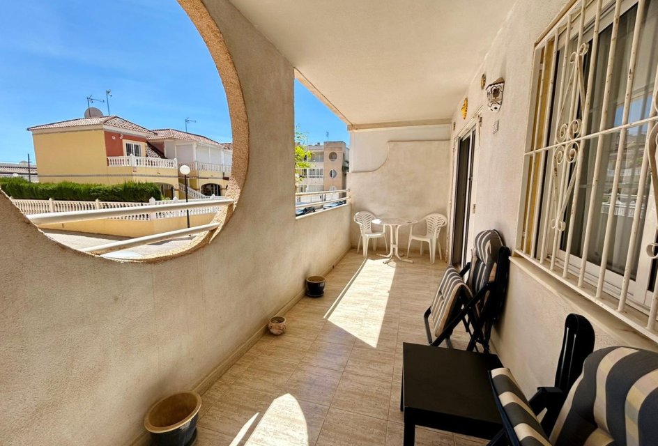 Resale - - APARTMENT -
Torrevieja - Urbanización San Luis