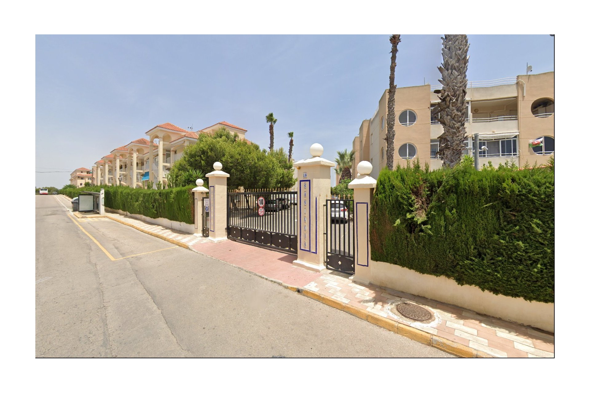 Resale - - APARTMENT -
Torrevieja - Urbanización San Luis