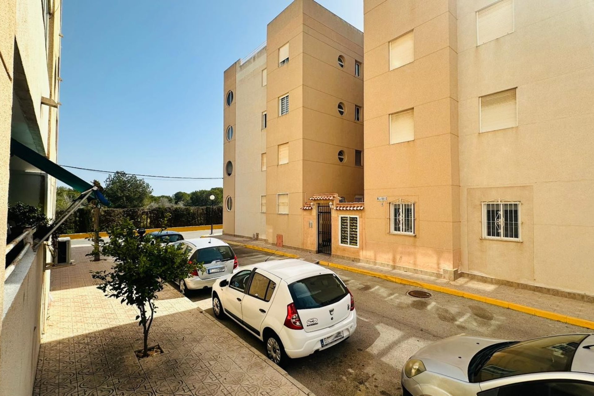 Resale - - APARTMENT -
Torrevieja - Urbanización San Luis