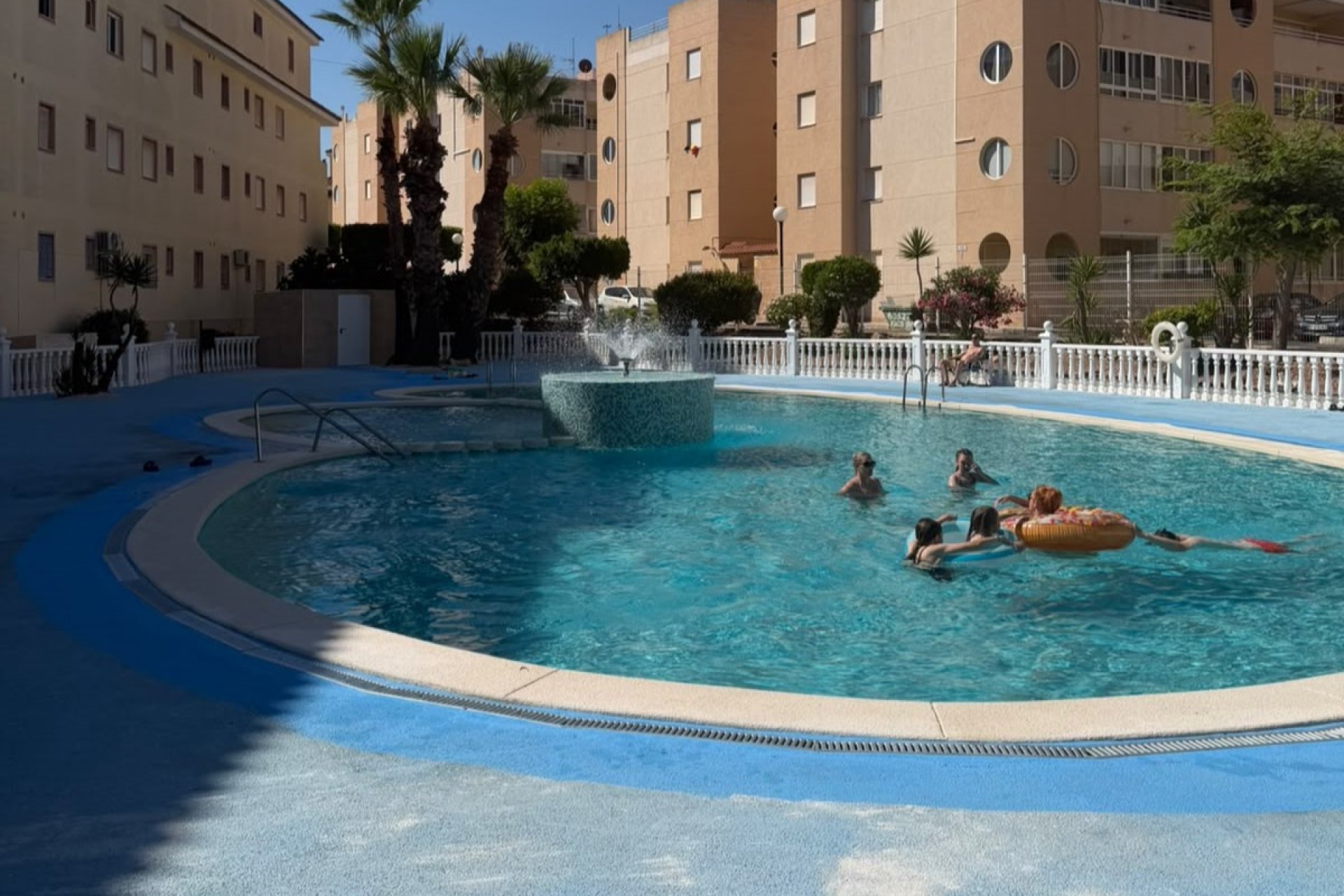 Resale - - APARTMENT -
Torrevieja - Urbanización San Luis