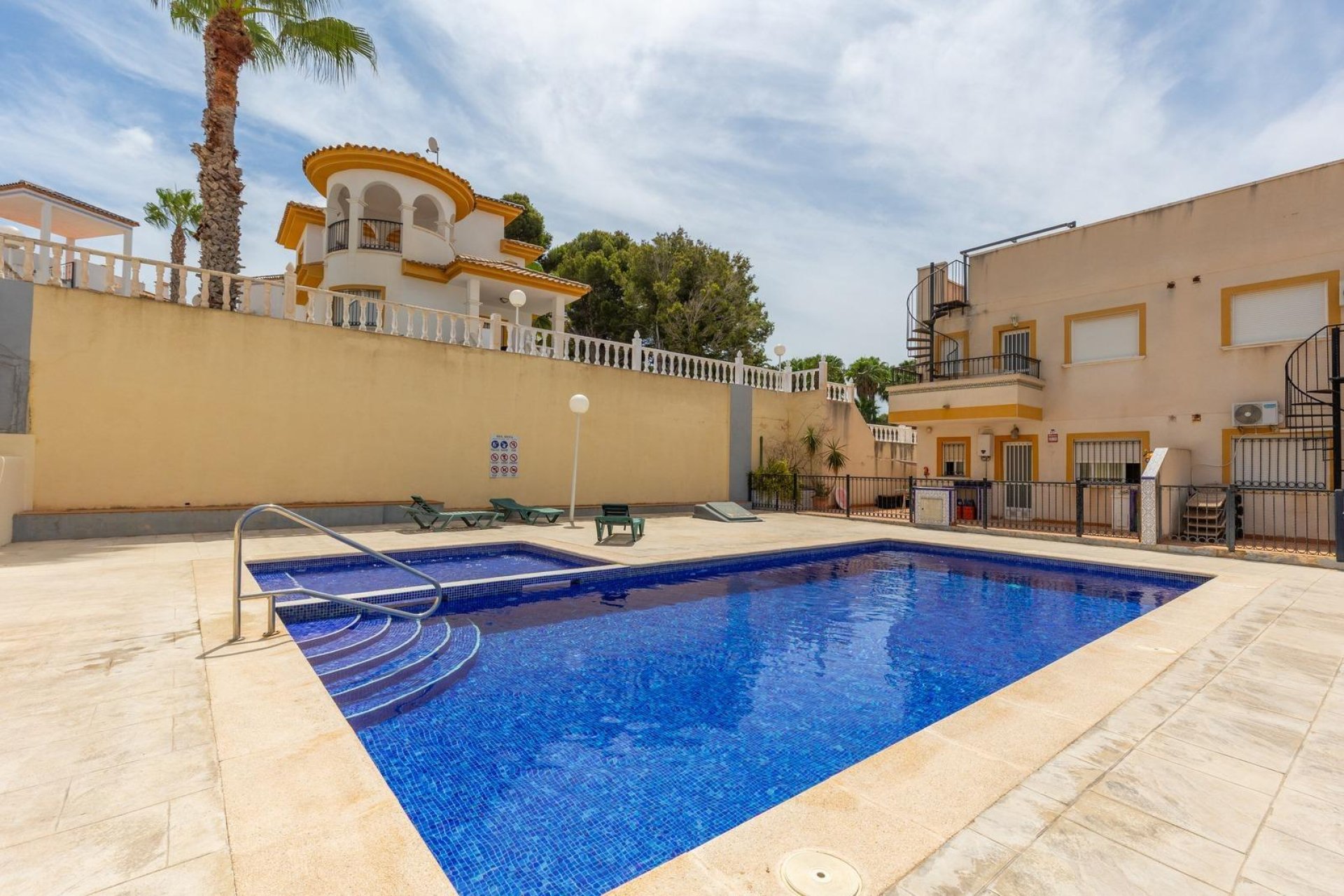 Resale - Buhardilla -
Orihuela Costa - Villamartín