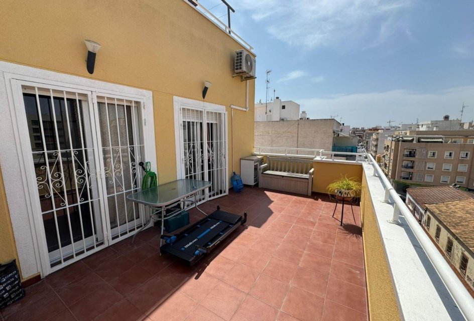 Resale - Buhardilla -
Torrevieja - Estacion de autobuses
