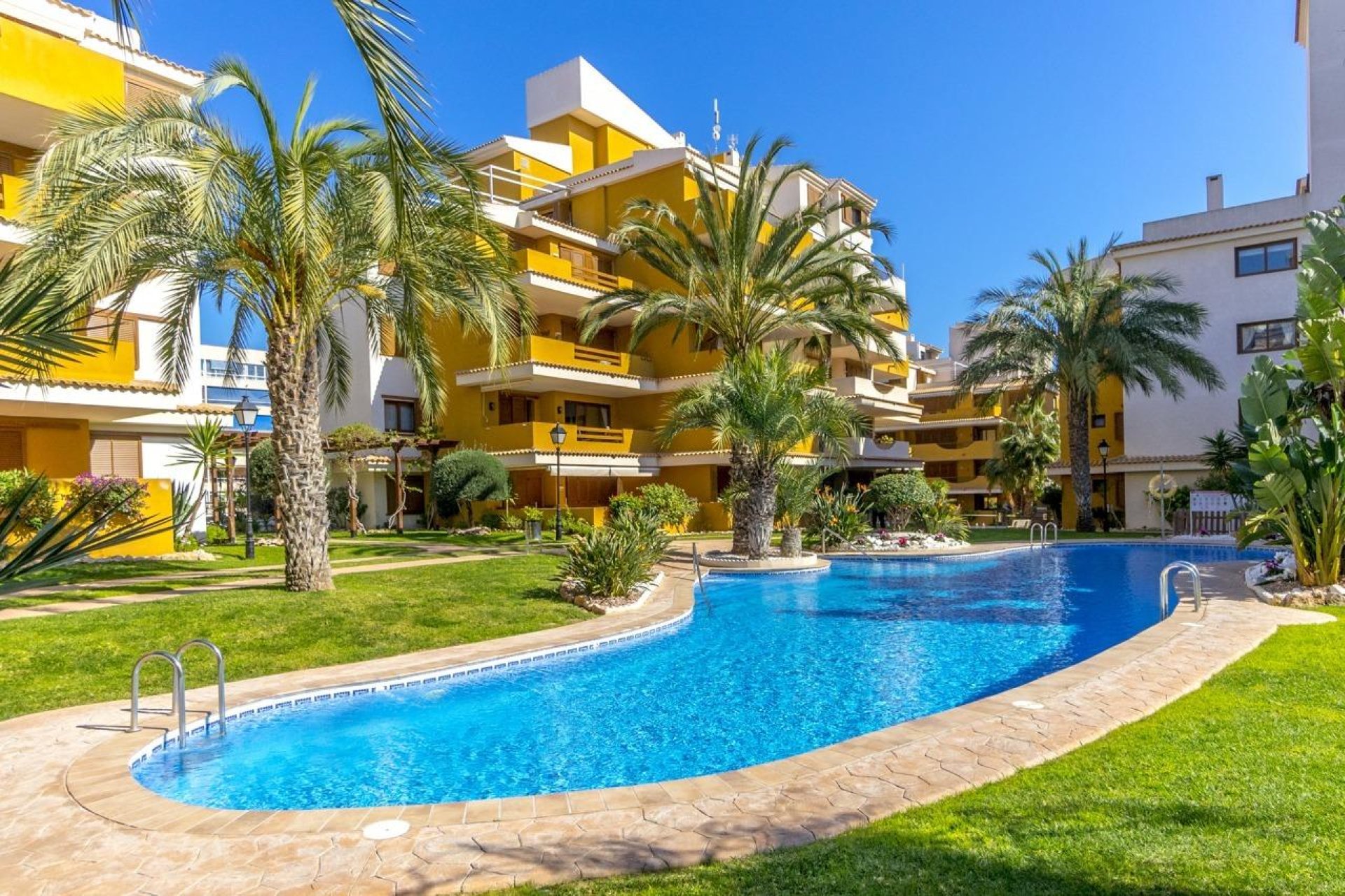 Resale - Buhardilla -
Torrevieja - Punta prima