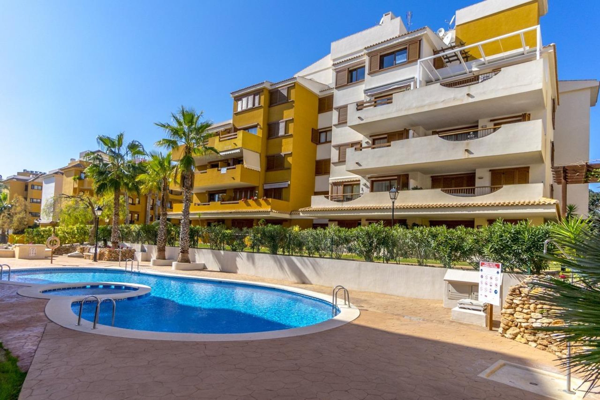Resale - Buhardilla -
Torrevieja - Punta prima