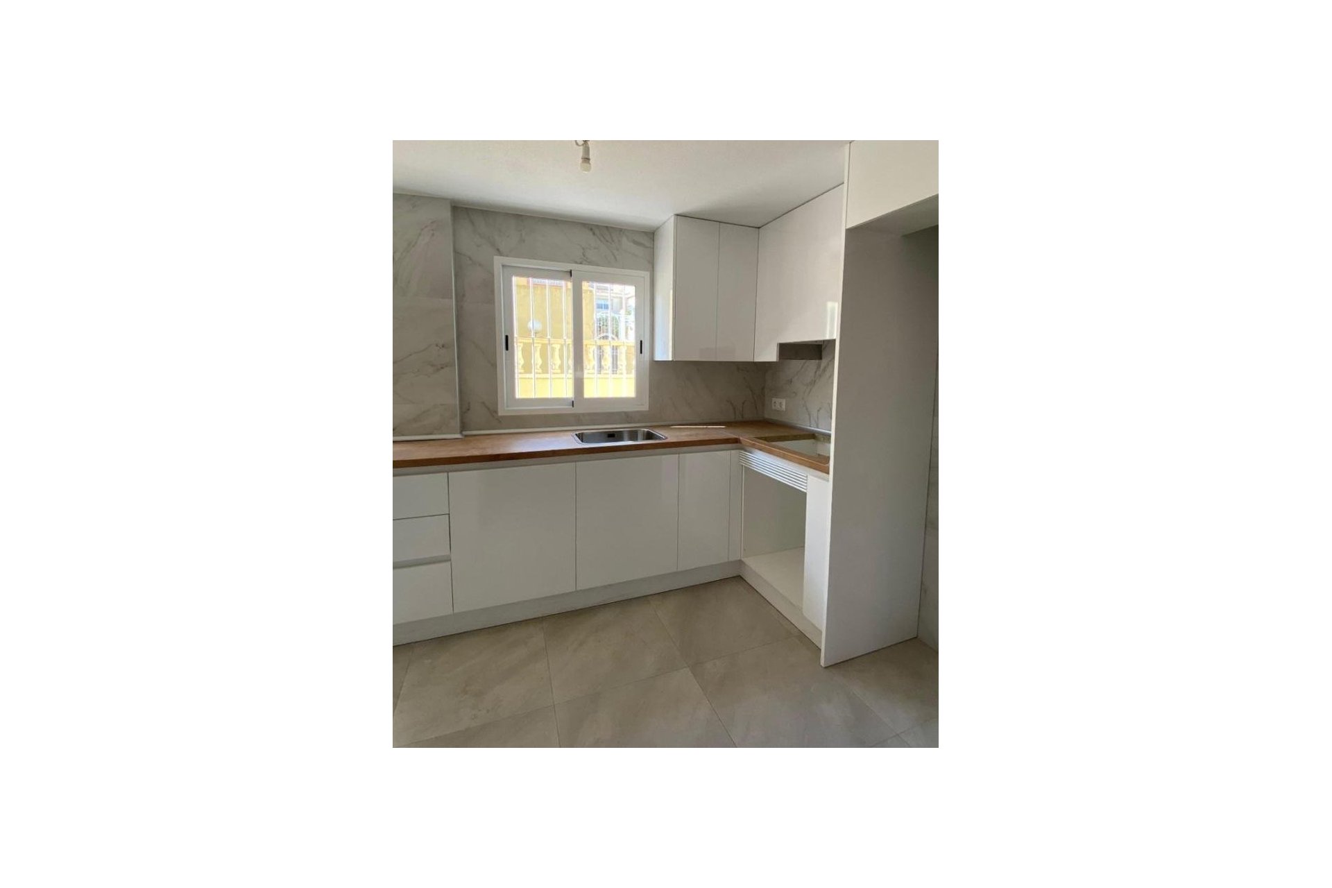 Resale - Bungalow -
Orihuela Costa - Las Filipinas