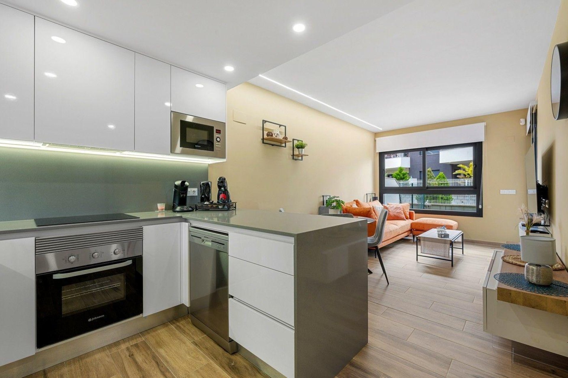 Resale - Bungalow -
Orihuela Costa - Los Dolses