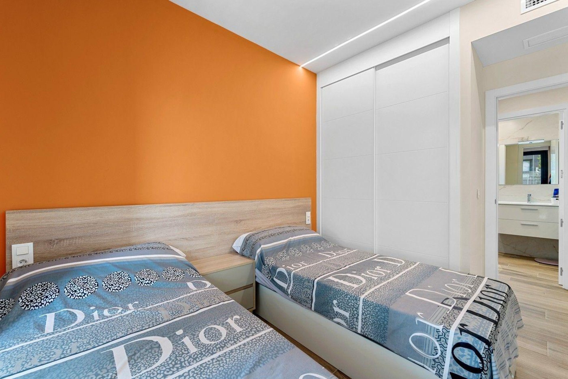 Resale - Bungalow -
Orihuela Costa - Los Dolses